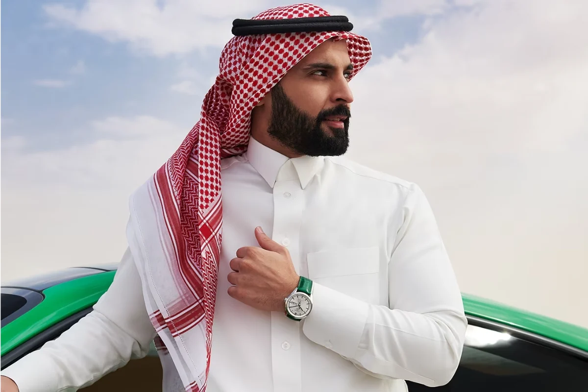 A Saudi man in traditional dress wears the green-accented TAG Heuer Carrera KSA.