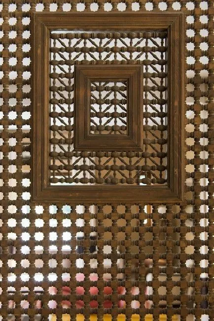 Historic Jeddah roshan lattice used as an architectural source reference.